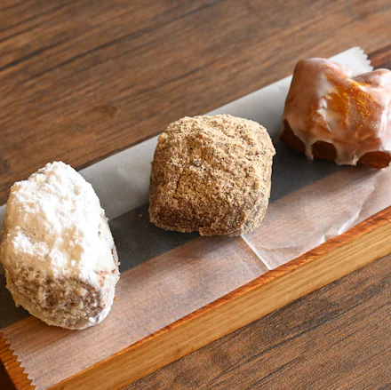 【逗子】開店2時間で完売!行列必至「鬼助ベニエ」の揚げたてモチふわドーナツ